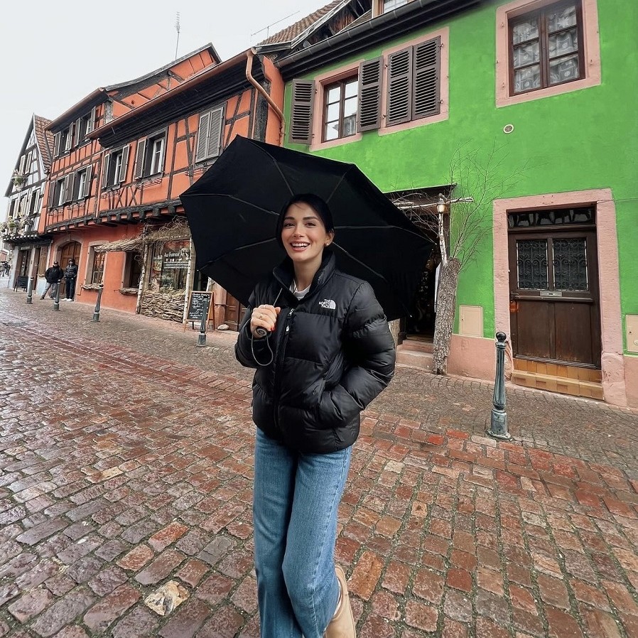 Özge Yağız'ın Colmar Tatili