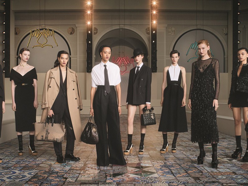 Dikkat Çekici Bir Ara