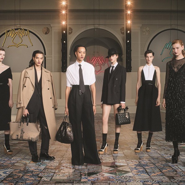 Dikkat Çekici Bir Ara