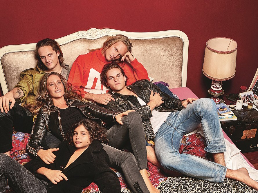 Çok Çocuklu  Ve Çok Mutlu Anneler