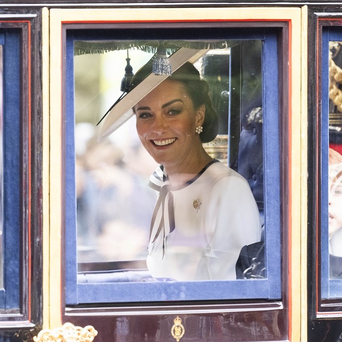 Kate Middleton'dan Aylar Sonra İlk Poz