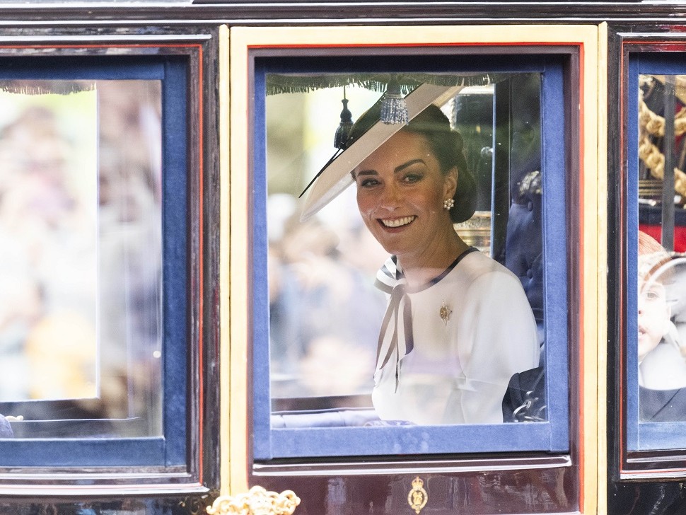 Kate Middleton'dan Aylar Sonra İlk Poz