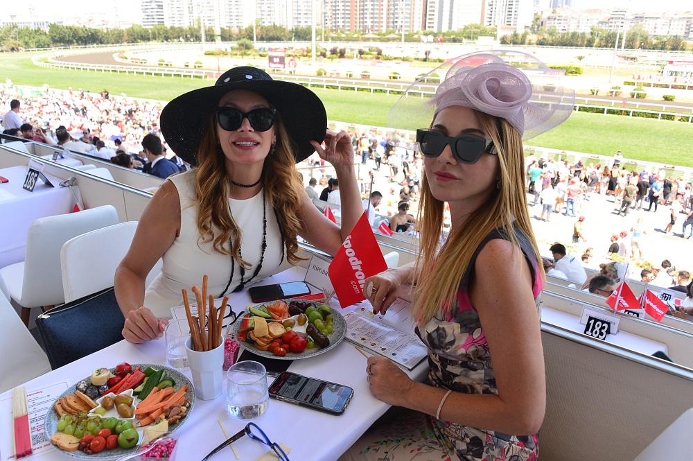 Dolunay Soysert, Ebru Cündübeyoğlu