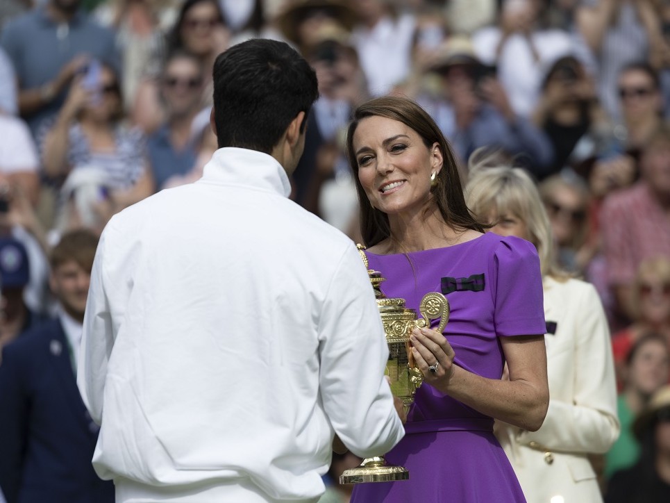 Galler Prensesi Kate Middleton Wimbledon'da Kupayı Verdi