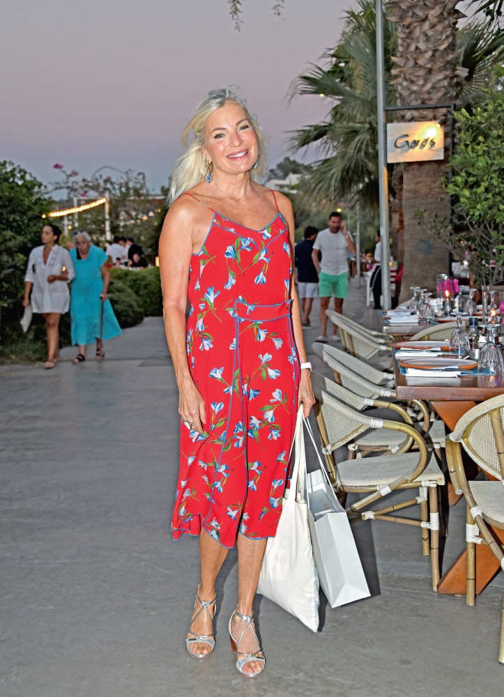 Arkadaşlarıyla buluştu