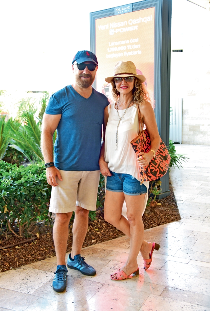 Alışveriş yapıp gittiler