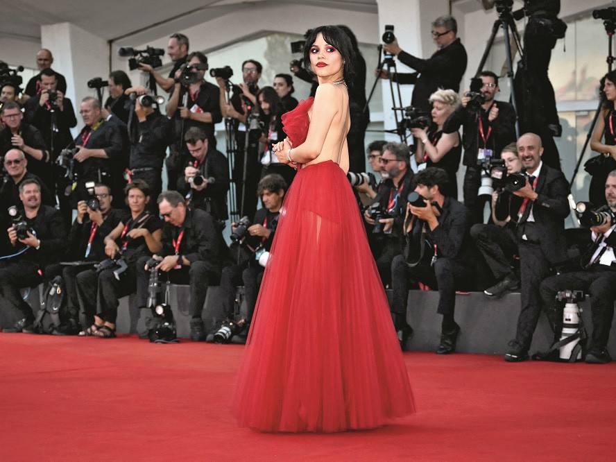 81. Venedik Film Festivali'nde Şıklık Yarışı