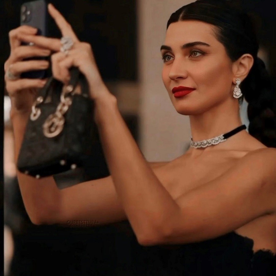 Tuba Büyüküstün, Riyad'da Sergi Açılışına Katıldı