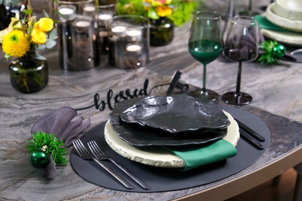 Yılbaşı gecesine nasıl hazırlanırsınız, evinizin genelinde ya da sofranızda nele-re özen gösterirsiniz?