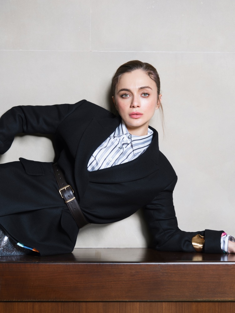 İ.O: Yaptığınız işin yani oyunculuğun size en iyi gelen tarafı nedir?