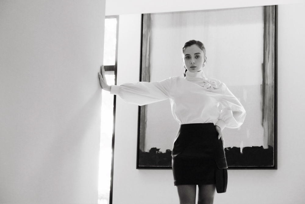 “Ailemde eğitime hep çok kıymet verildi. Bir kadın olarak kendi ayaklarım üzerinde durabilmem için gereken güçlerle donattılar, bireyleşmemi sağladılar. Bugüne kadar yaptıkları her şey bugünki Tilya Damla’yı inşa etti.