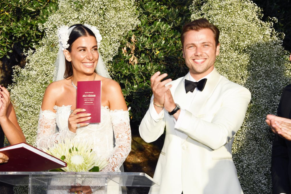 Tolga Sarıtaş - Zeynep Mayruk