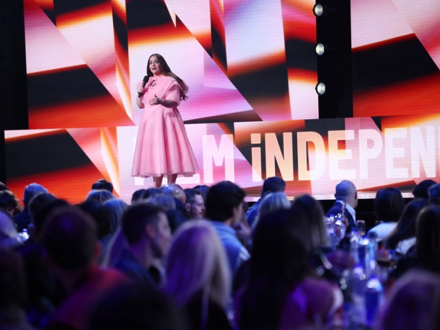 "40. Film Independent Spirit Ödülleri: Sinema ve TV'nin Parlayan Yıldızları Ödüllerini Aldı"