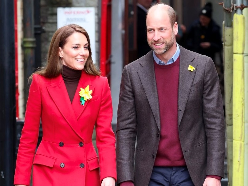 Galler Prensesi Kate Middleton ve Prens William, Güney Galler'deki Sel Mağdurlarıyla Buluştu