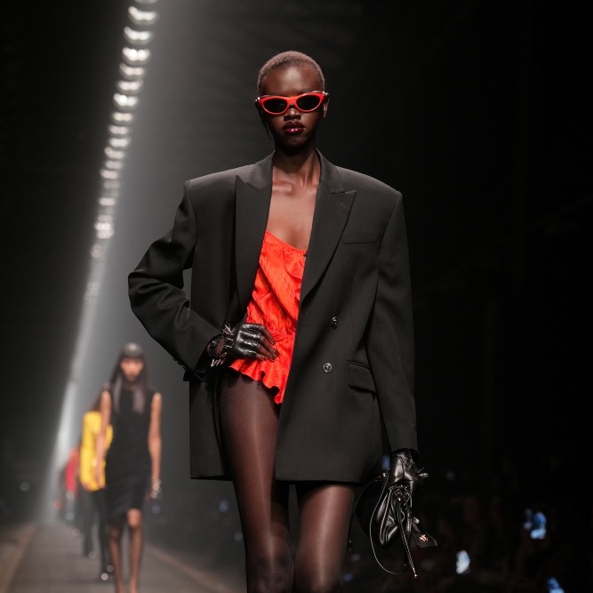 Versace Sonbahar / Kış 2025 - 26 Koleksiyonu