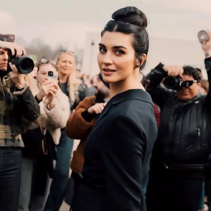 Paris Moda Haftası'nda Tuba Büyüküstün Şıklığı