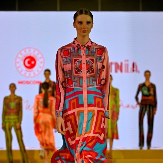 Gaziantep'in geleneksel kutnu kumaşı Rusya'da tanıtıldı