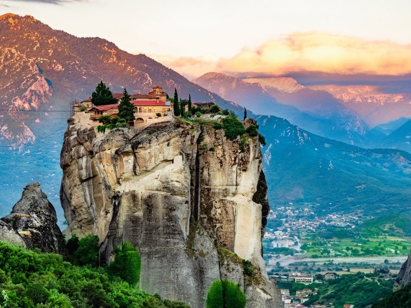 Kayaların Zirvesindeki Mistik Tarih: Meteora
