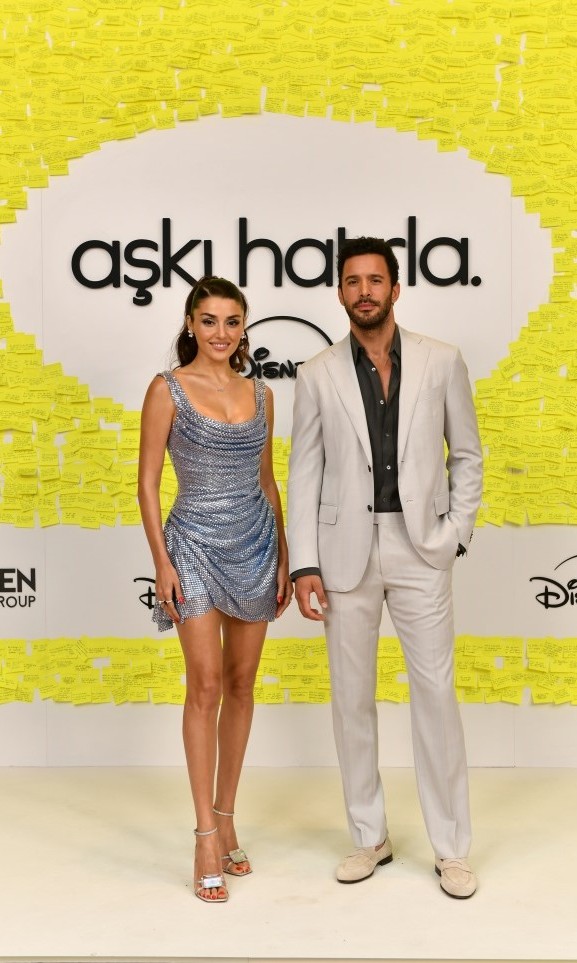 Hande Erçel ve Barış Arduç'un Başrollerinde Yer Adlığı "Aşkı Hatırla" Dizisinin Galası Gerçekleşti