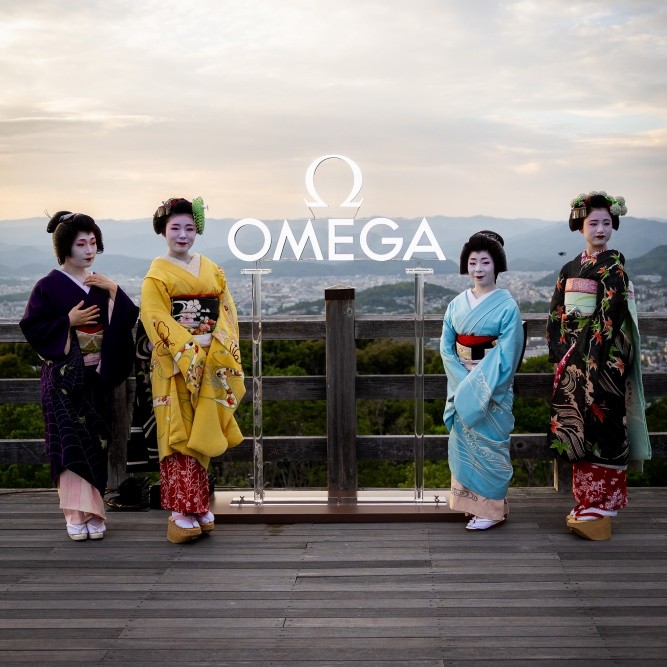 Kyoto’da Zarafet Dolu Bir Gece: OMEGA, Aqua Terra 30 mm Koleksiyonunu Tanıttı