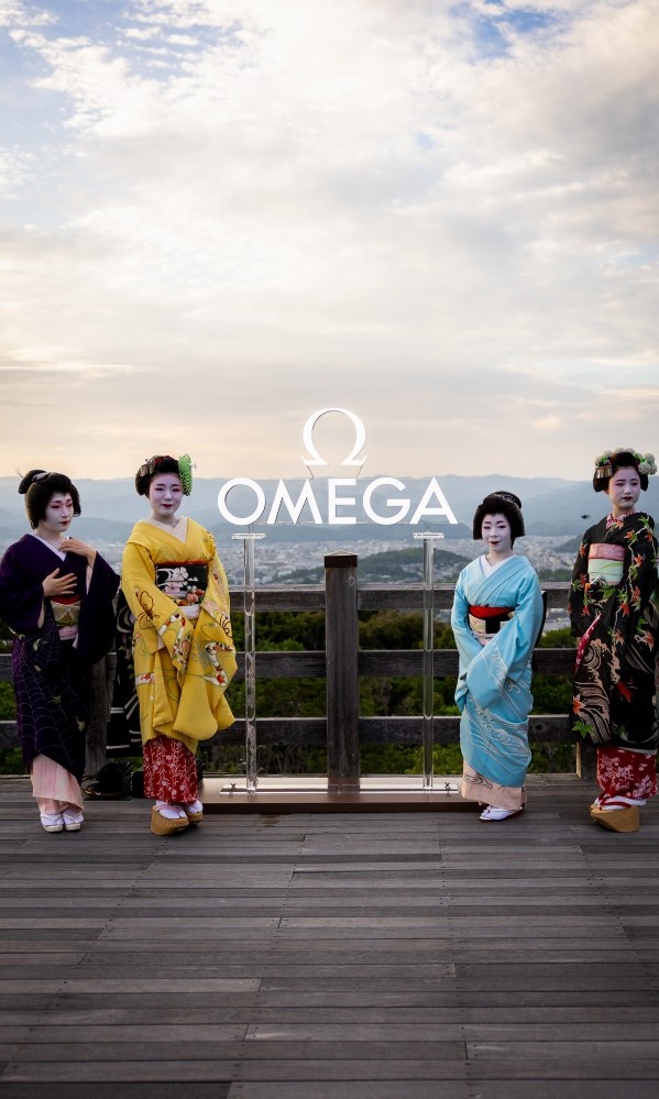 Kyoto’da Zarafet Dolu Bir Gece: OMEGA, Aqua Terra 30 mm Koleksiyonunu Tanıttı