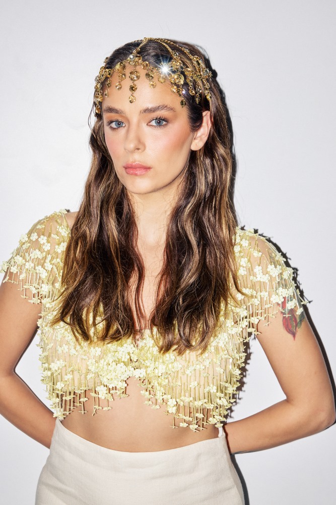 “Aşk her zaman bir yerlerde kendini hissettiriyor. Ama şu an tam olarak nerede, ben de çözmeye çalışıyorum açıkçası...”