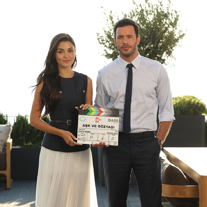 Hande Erçel ve Barış Arduç "Aşk ve Gözyaşı"nın Setinden İlk Kareler