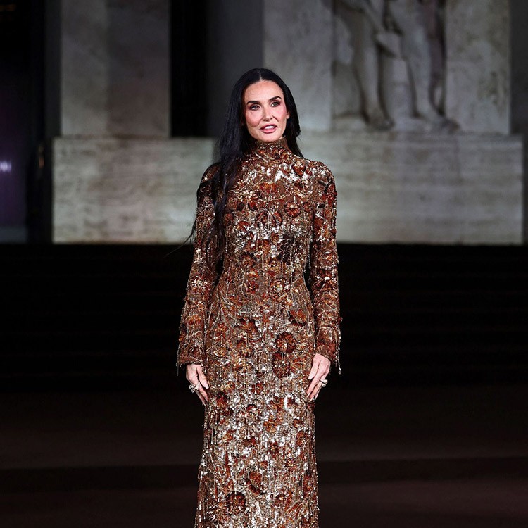Demi Moore Milano Moda Haftası’nda Sahneye Çıktı