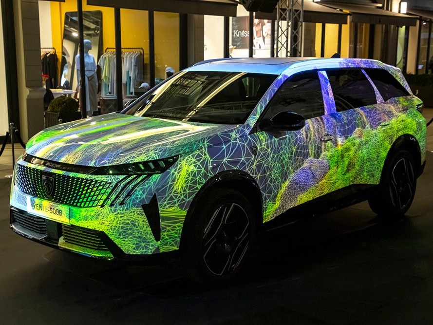 GALATAPORT İSTANBUL’DA PEUGEOT E-5008, SANAT ESERİNE DÖNÜŞTÜ