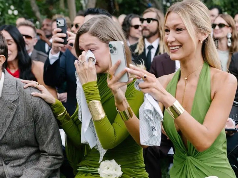 Gigi ve Bella Hadid, Kardeşlerinin Düğününde Nedime Şıklığıyla Göz Kamaştırdı