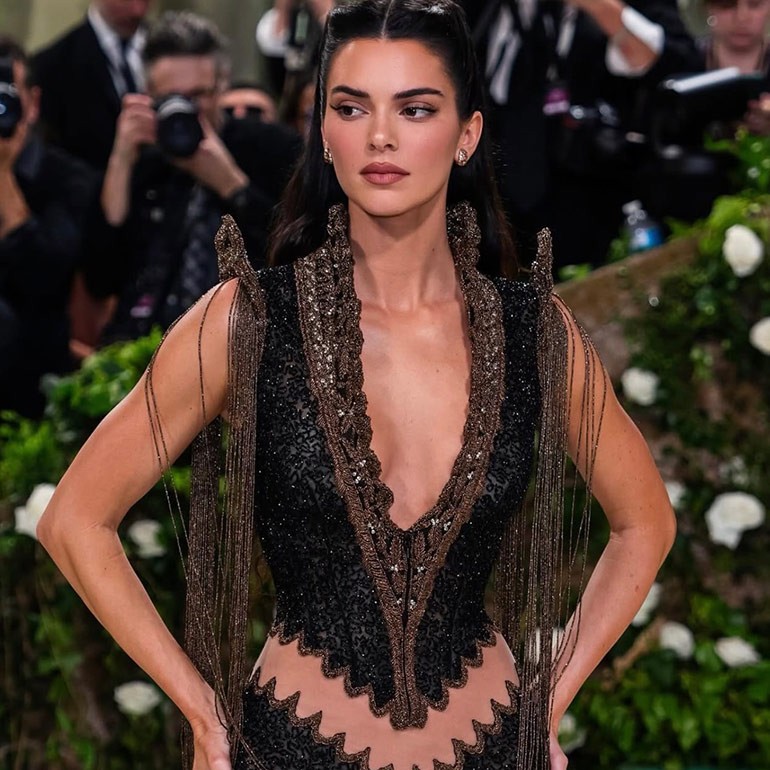 Zarafetiyle Moda Dünyasının Ritmini Belirleyen Kendall Jenner, 30. Yaşını Kutluyor