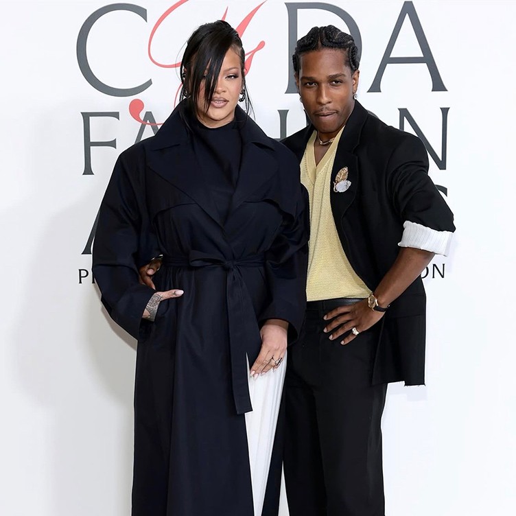 Rihanna, CFDA Moda Ödülleri’nde Sahneye Geri Döndü