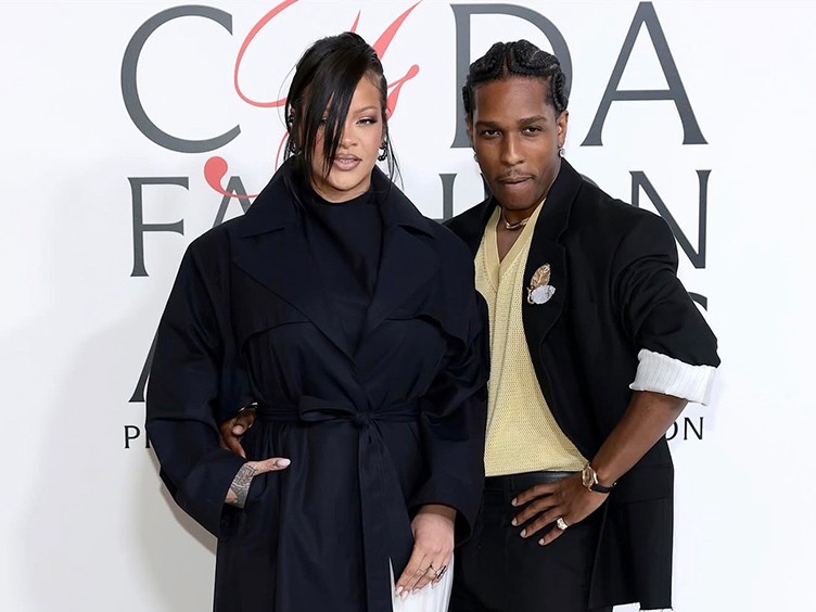Rihanna, CFDA Moda Ödülleri’nde Sahneye Geri Döndü