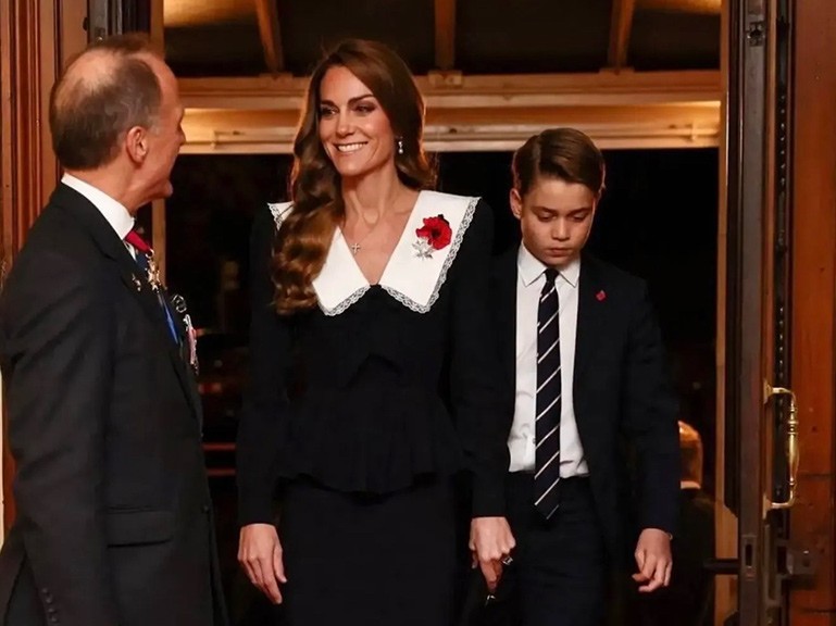 Galler Prensesi Catherine, oğlu Prens George ile Anma Festivali’nde