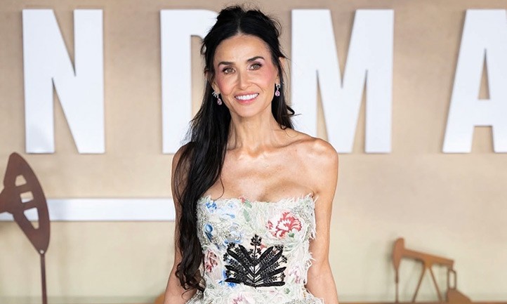 Demi Moore, Landman Dizisinin 2. Sezon Galasında Londra’da Sahne Aldı