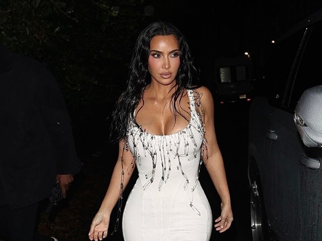 Kim Kardashian’dan Los Angeles Gecesine İddialı Stil