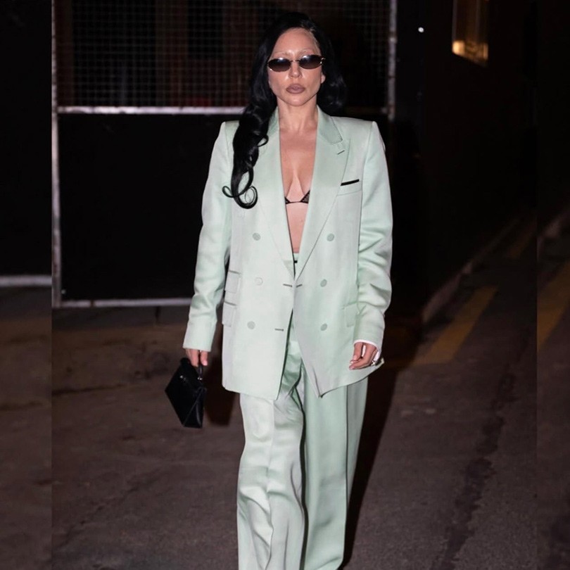 Lady Gaga Paris’te Yeni Saç Stiliyle Göz Kamaştırdı