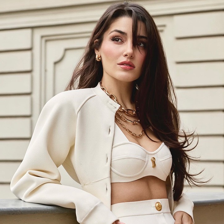 Hande Erçel 32. Yaşını Kutluyor