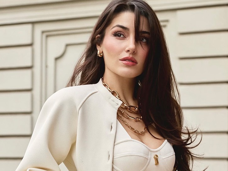 Hande Erçel 32. Yaşını Kutluyor