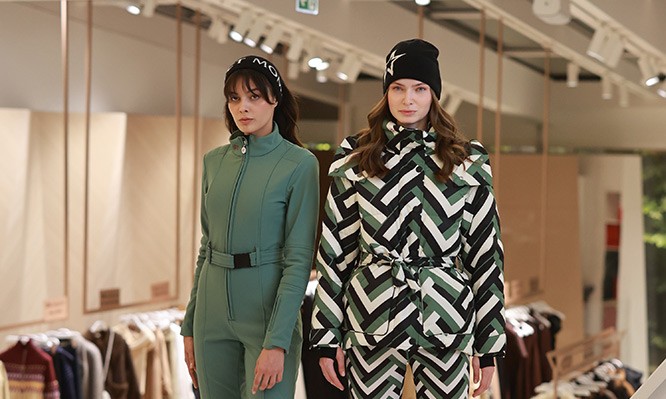 V2K Designers, Jane Gottschalk’ı Ağırladı: Modern ve Enerjik Bir Moda Buluşması