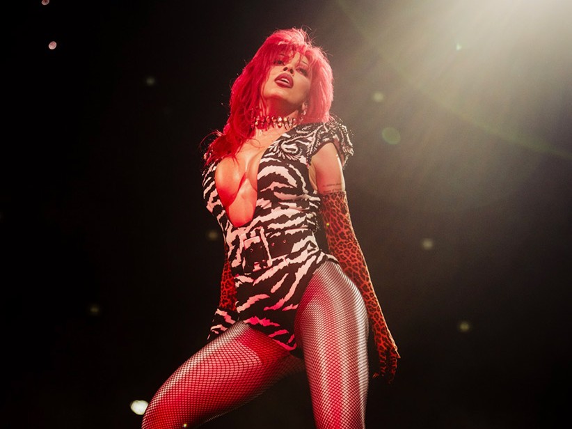 Doja Cat, Amor Garibovic İmzalı Özel Görünümüyle Sahne Aldı