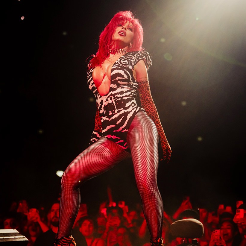 Doja Cat, Amor Garibovic İmzalı Özel Görünümüyle Sahne Aldı