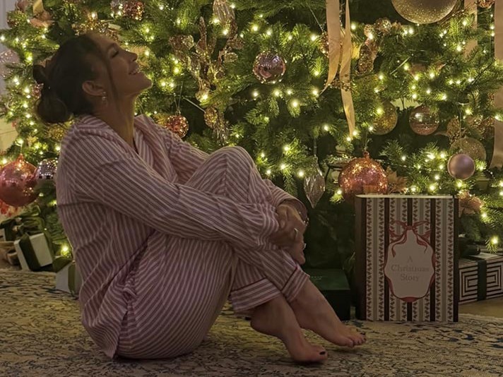 Jennifer Lopez’ten Noel Atmosferinde Sıcak Kareler