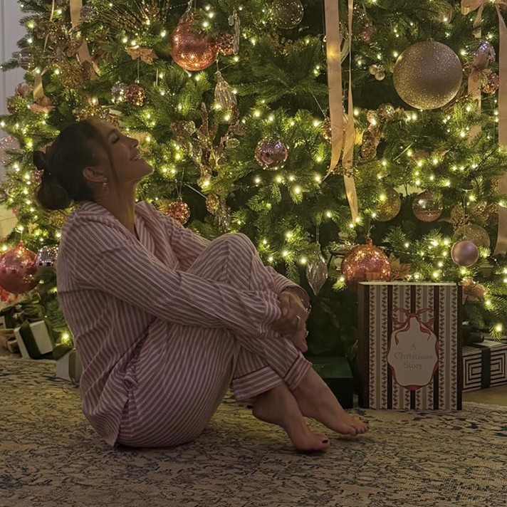 Jennifer Lopez’ten Noel Atmosferinde Sıcak Kareler