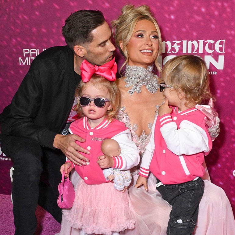 Paris Hilton, Çocuklarıyla Pembe Halıda