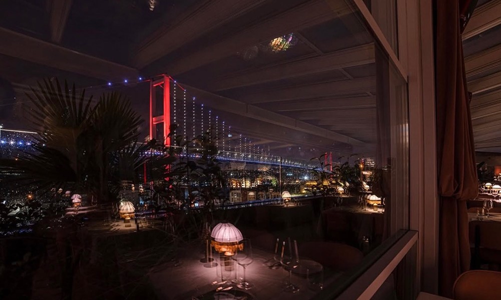 Sevgililer Günü’nde Boğaz Manzaralı Zamansız Adresler