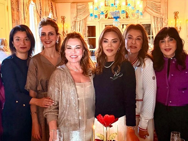 Feryal Gülman, 62. Yaşını Dostlarıyla Kutladı