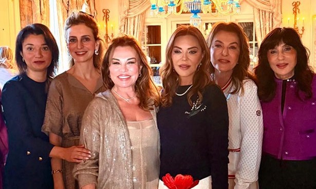 Feryal Gülman, 62. Yaşını Dostlarıyla Kutladı