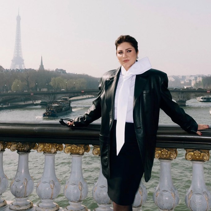 Sibel Can’dan Paris’te Şehir Stili