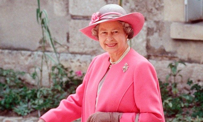 Barbie’nin İkonik Pembesi Kraliyet Stilinde de İz Bıraktı